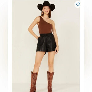 MAURITIUS 100% Lamb Leather DIJA LEATHER SHORTS size 8